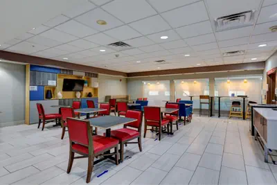 Photo 3 - Holiday Inn Express & Suites Ashtabula-Geneva by IHG