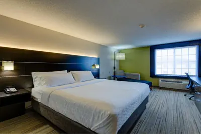 Photo 5 - Holiday Inn Express & Suites Ashtabula-Geneva by IHG