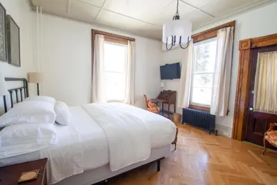 Photo 3 - Pert House