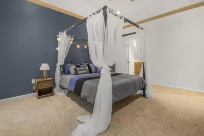 Photo 3 - Gorgeous Downtown 4 Bedroom