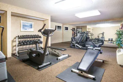 Photo 2 - Travelodge by Wyndham Pueblo