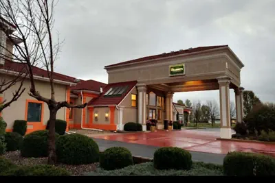 Photo 2 - Comfort Inn & Suites Morton - Peoria