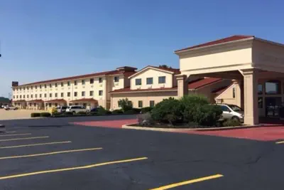Photo 3 - Comfort Inn & Suites Morton - Peoria