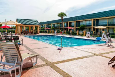 Photo 3 - Quality Inn Richmond Hill - Savannah I-95