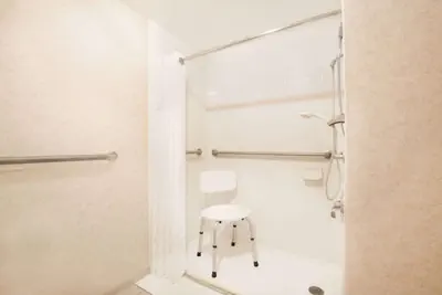 Photo 3 - Travelodge by Wyndham Pueblo