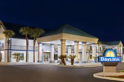 Photo 3 - Days Inn by Wyndham Kingsland GA