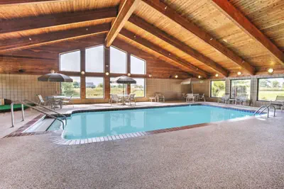 Photo 3 - Super 8 by Wyndham Davenport