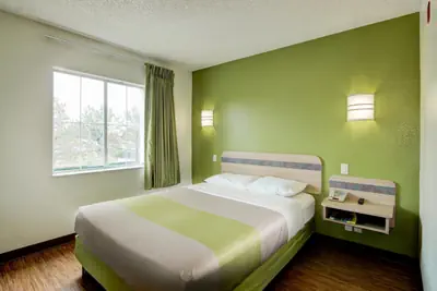 Photo 3 - Super 8 by Wyndham Aurora East