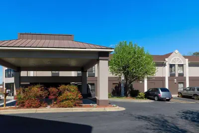 Photo 2 - Quality Inn & Suites Thomasville-High Point