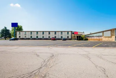 Photo 2 - OYO Hotel Morton East Peoria I-74