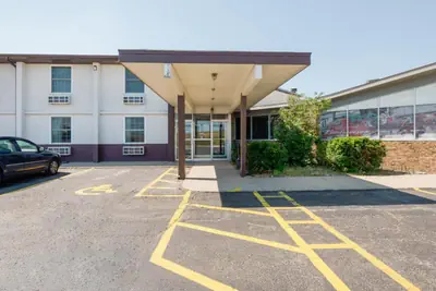 Photo 4 - OYO Hotel Morton East Peoria I-74