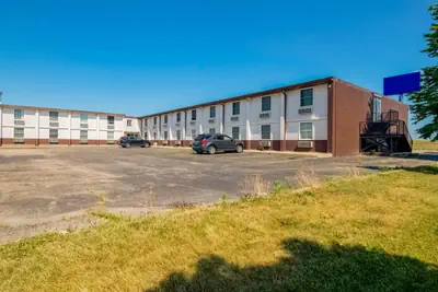 Photo 3 - OYO Hotel Morton East Peoria I-74