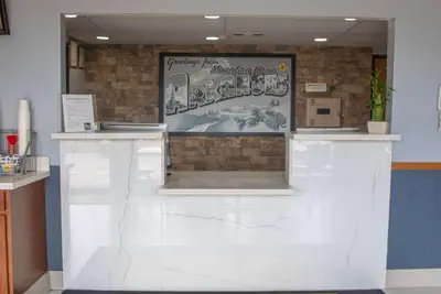 Photo 5 - Super 8 by Wyndham Mountain Home