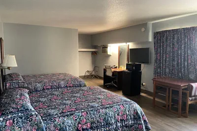 Photo 4 - Executive Inn