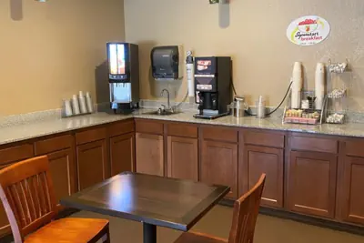 Photo 2 - Super 8 by Wyndham Altoona