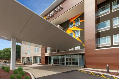 Photo 3 - La Quinta Inn & Suites by Wyndham Middletown-Goshen