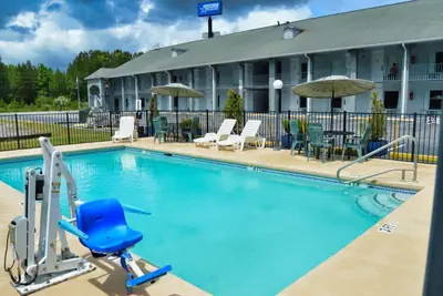 Photo 2 - Days Inn by Wyndham Hardeeville Near Hilton Head