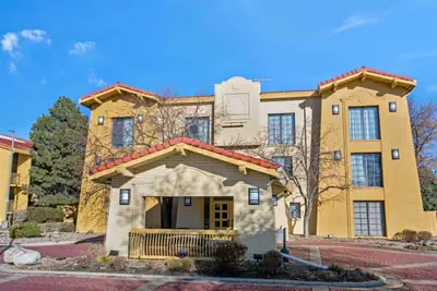 Photo 3 - Travelodge by Wyndham Golden-Denver