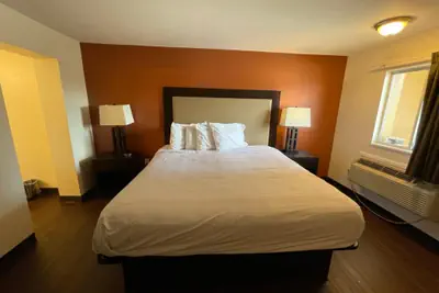 Photo 4 - Tourist Inn