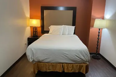 Photo 3 - Tourist Inn