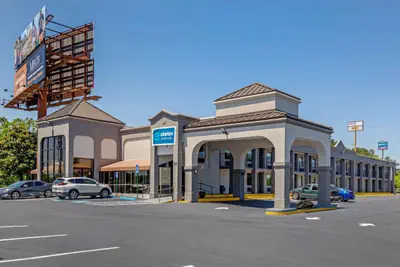 Photo 2 - Clarion Pointe McDonough