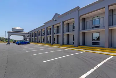 Photo 3 - Clarion Pointe McDonough