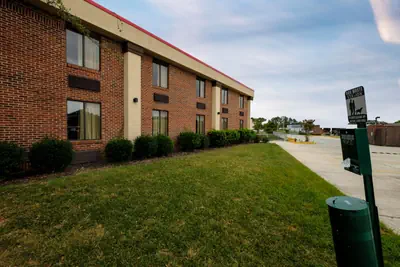 Photo 5 - Red Roof Inn & Suites Jacksonville, NC