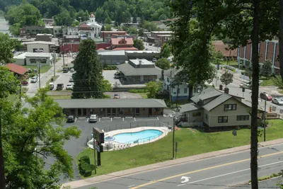 Photo 2 - Relax Inn - Bryson City