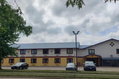 Photo 4 - Super 8 by Wyndham Champaign