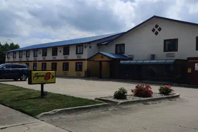 Photo 2 - Super 8 by Wyndham Champaign