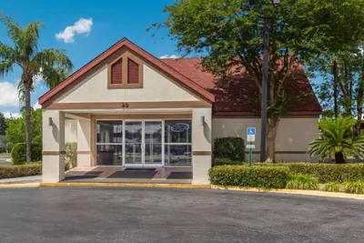 Photo 2 - Red Roof Inn & Suites Brunswick I-95