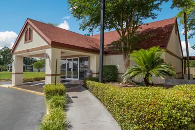 Photo 5 - Red Roof Inn & Suites Brunswick I-95