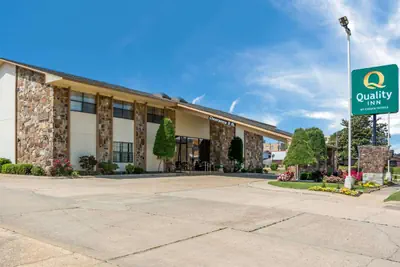 Photo 3 - Quality Inn Magnolia