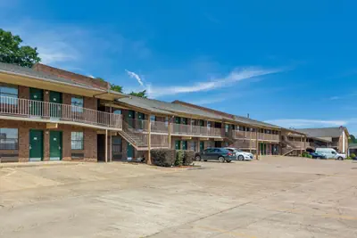 Photo 2 - Quality Inn Magnolia