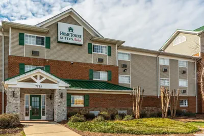 Photo 2 - HomeTowne Studios & Suites by Red Roof Charlotte - Concord