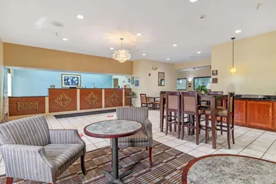 Photo 3 - Best Western Clearlake Plaza