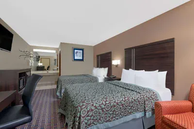 Photo 5 - Days Inn by Wyndham Maumee/Toledo