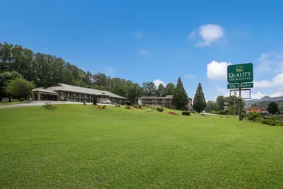 Photo 2 - Quality Inn & Suites Mt Chalet