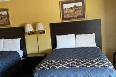 Photo 4 - Budget Inn