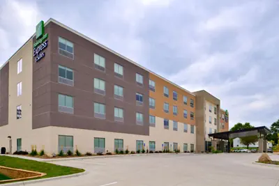 Photo 2 - Holiday Inn Express & Suites - Ottumwa by IHG