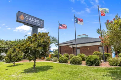 Photo 2 - Garnet Inn & Suites, Morehead City near Atlantic Beach