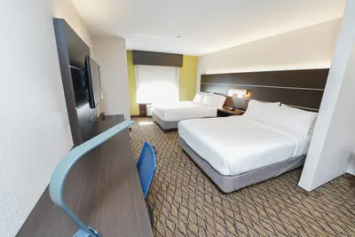 Photo 4 - Holiday Inn Express and Suites Springfield Medical District by IHG