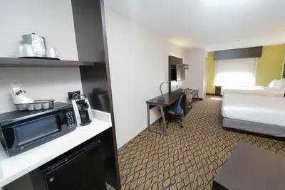 Photo 3 - Holiday Inn Express and Suites Springfield Medical District by IHG