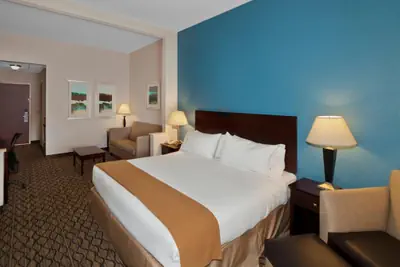 Photo 3 - Holiday Inn Express Hotel & Suites - Concord by IHG