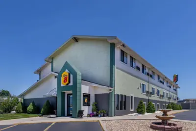 Photo 2 - Super 8 by Wyndham Kansas City at Barry Road/Airport