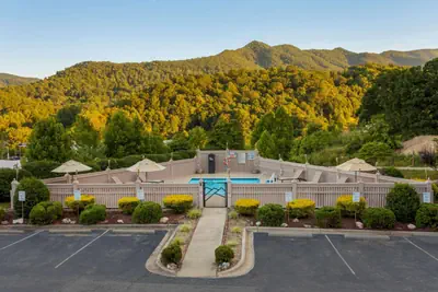 Photo 5 - Best Western Smoky Mountain Inn