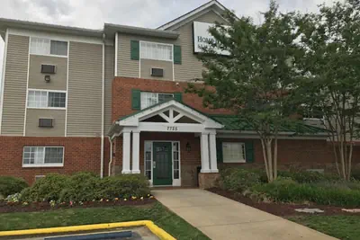 Photo 5 - HomeTowne Studios & Suites by Red Roof Charlotte - Concord