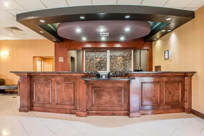 Photo 4 - Clarion Inn Elmhurst - Oak Brook near I-88, I-290, I-294