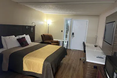 Photo 5 - Towne inn