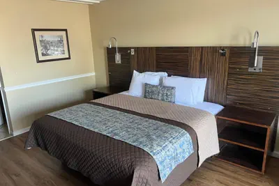 Photo 4 - Towne inn